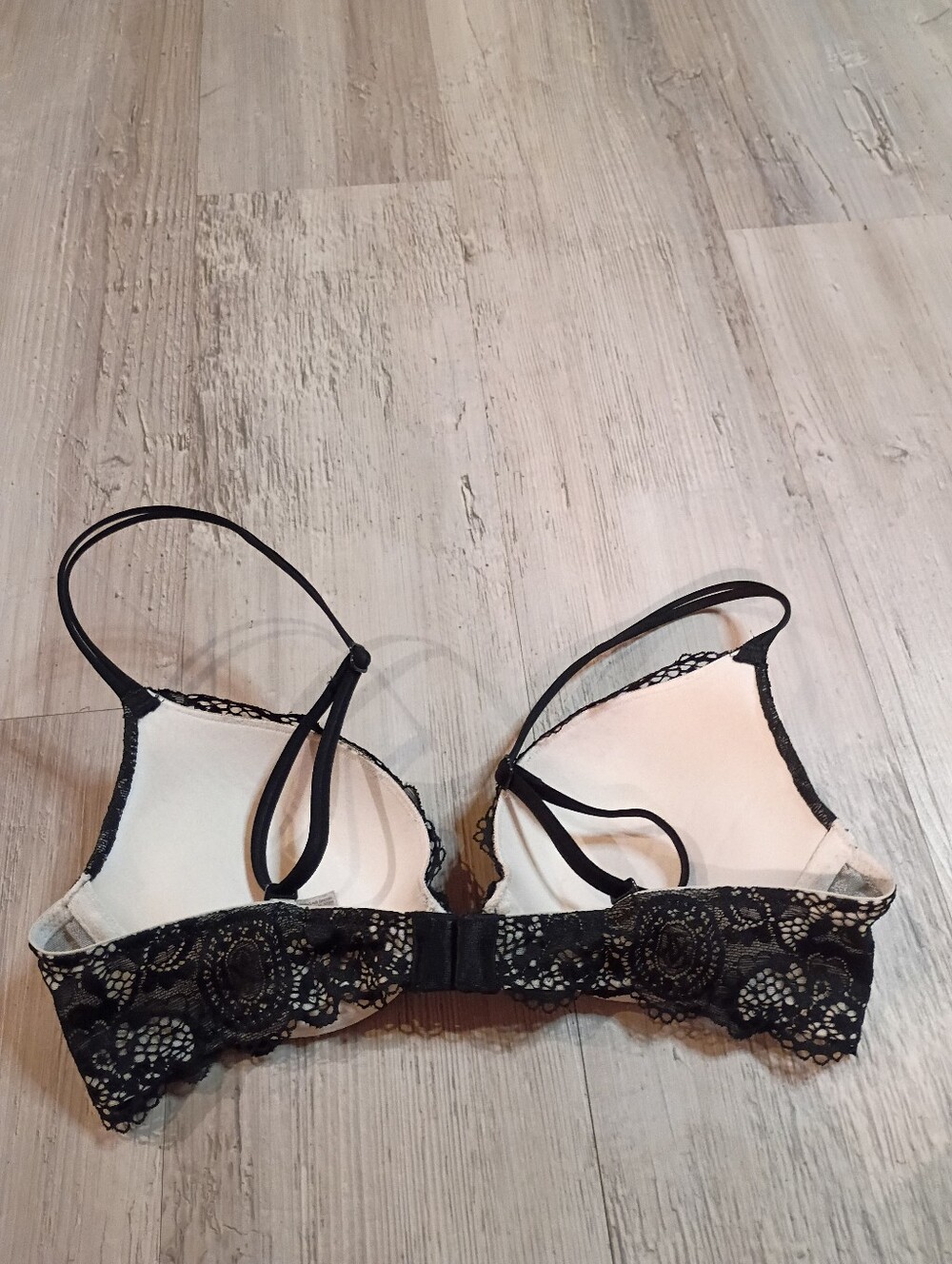 Victoria Secret - Picture 3 of 4